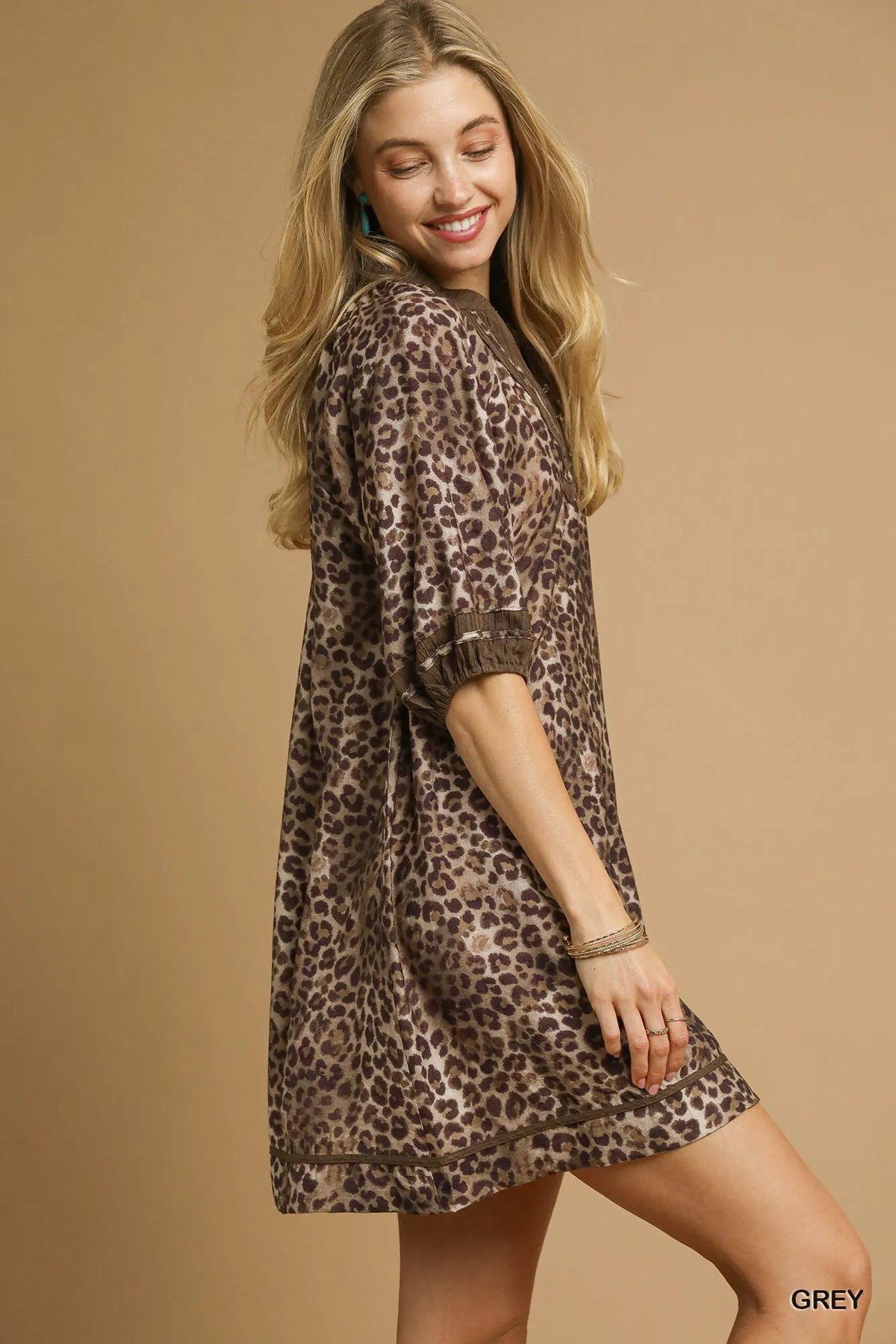 Leopard Print Mini Dress with Contrast Trim – Bold Chic Statement