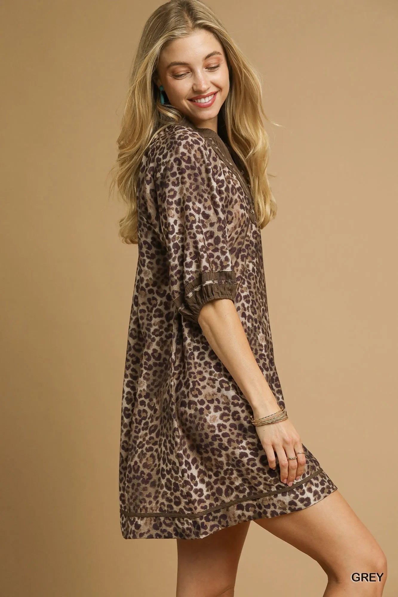 Leopard Print Mini Dress with Contrast Trim – Bold Chic Statement