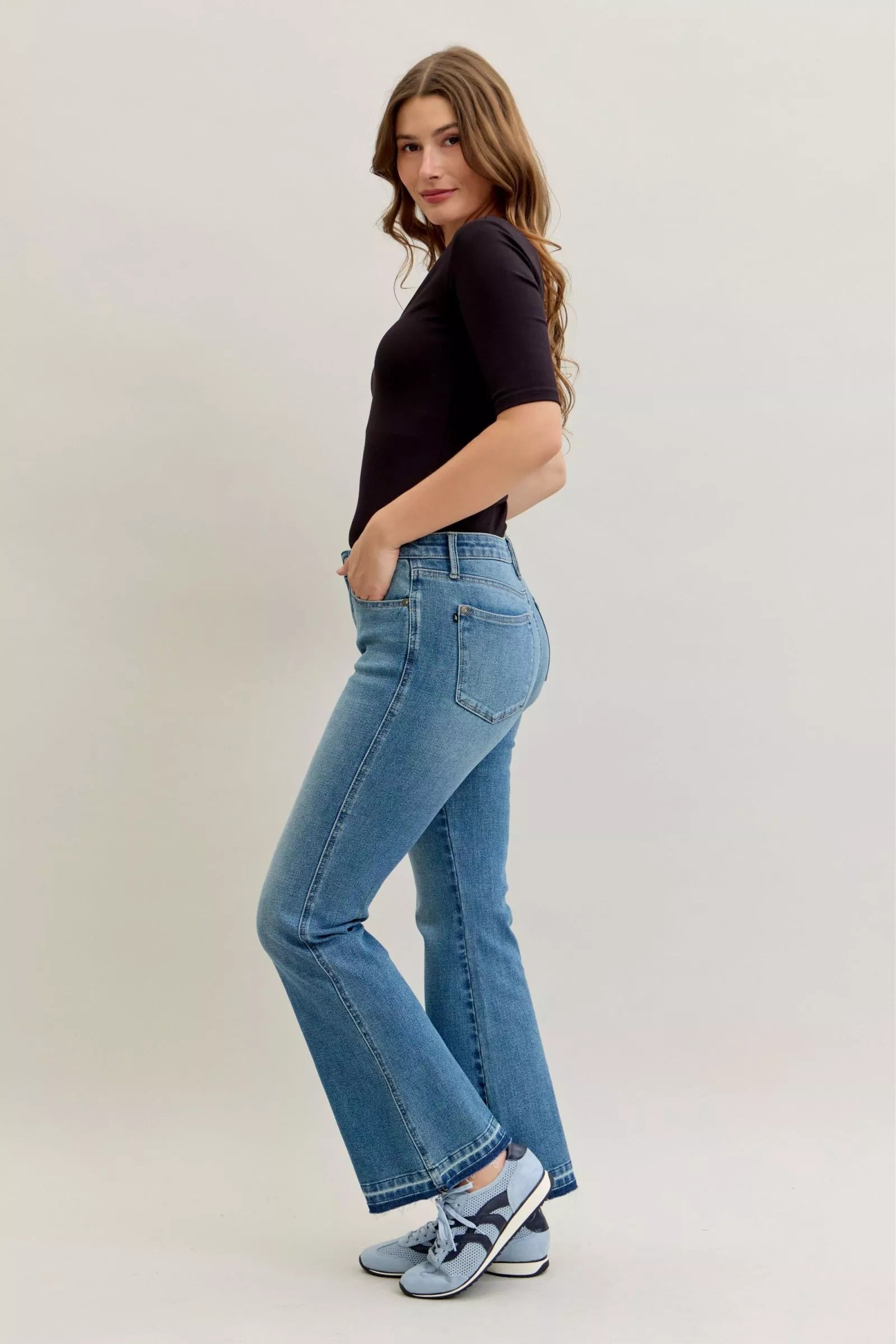 Judy Blue Mid Rise Tummy Control Bootcut Jeans – Trendy Release Hem