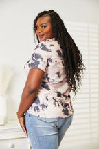 Tie-Dye V-Neck T-Shirt – Boho-Chic Style for Laid-Back Days