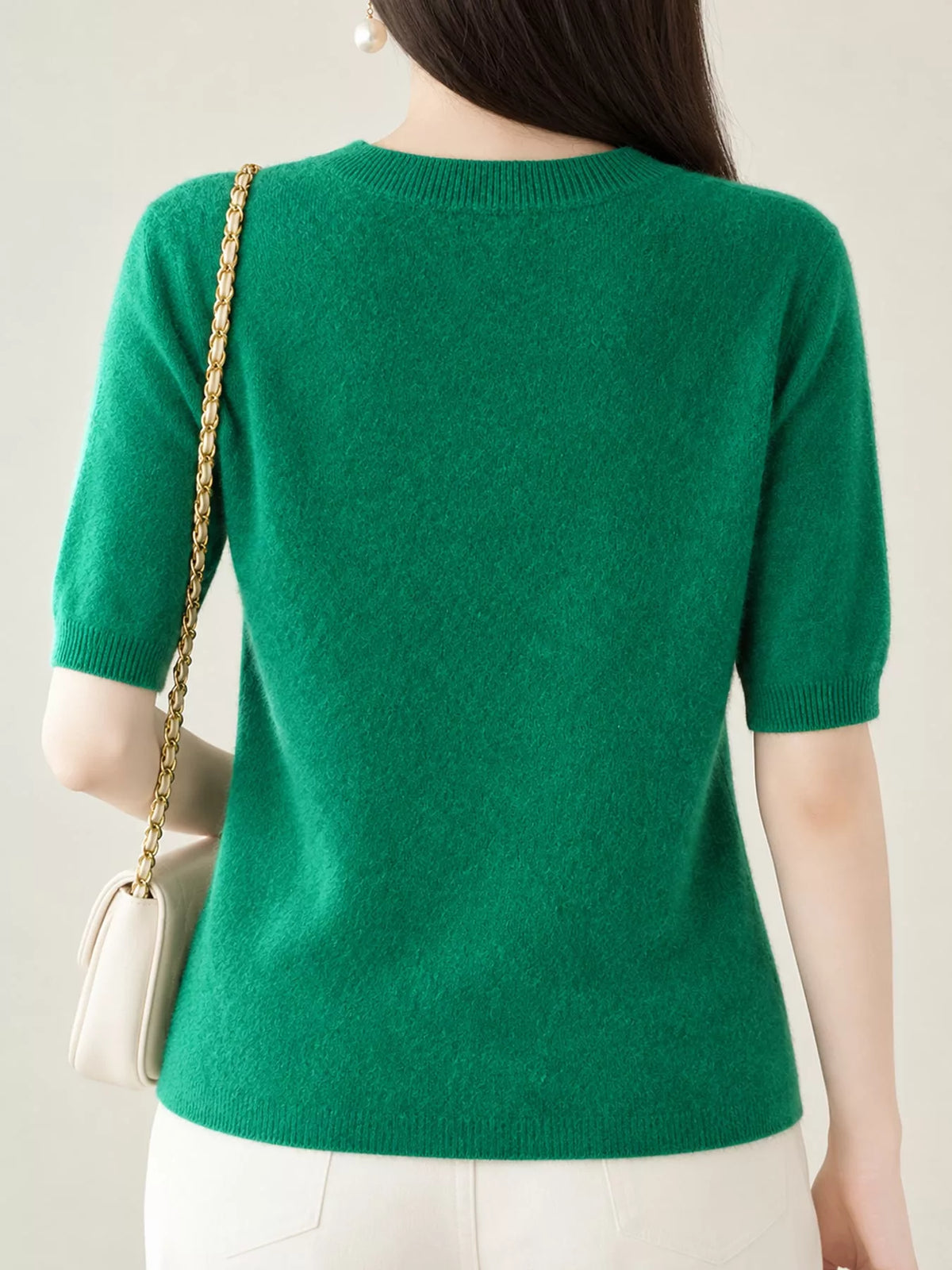 Green round-neck short-sleeve sweater from the back with ribbed cuffs and hem