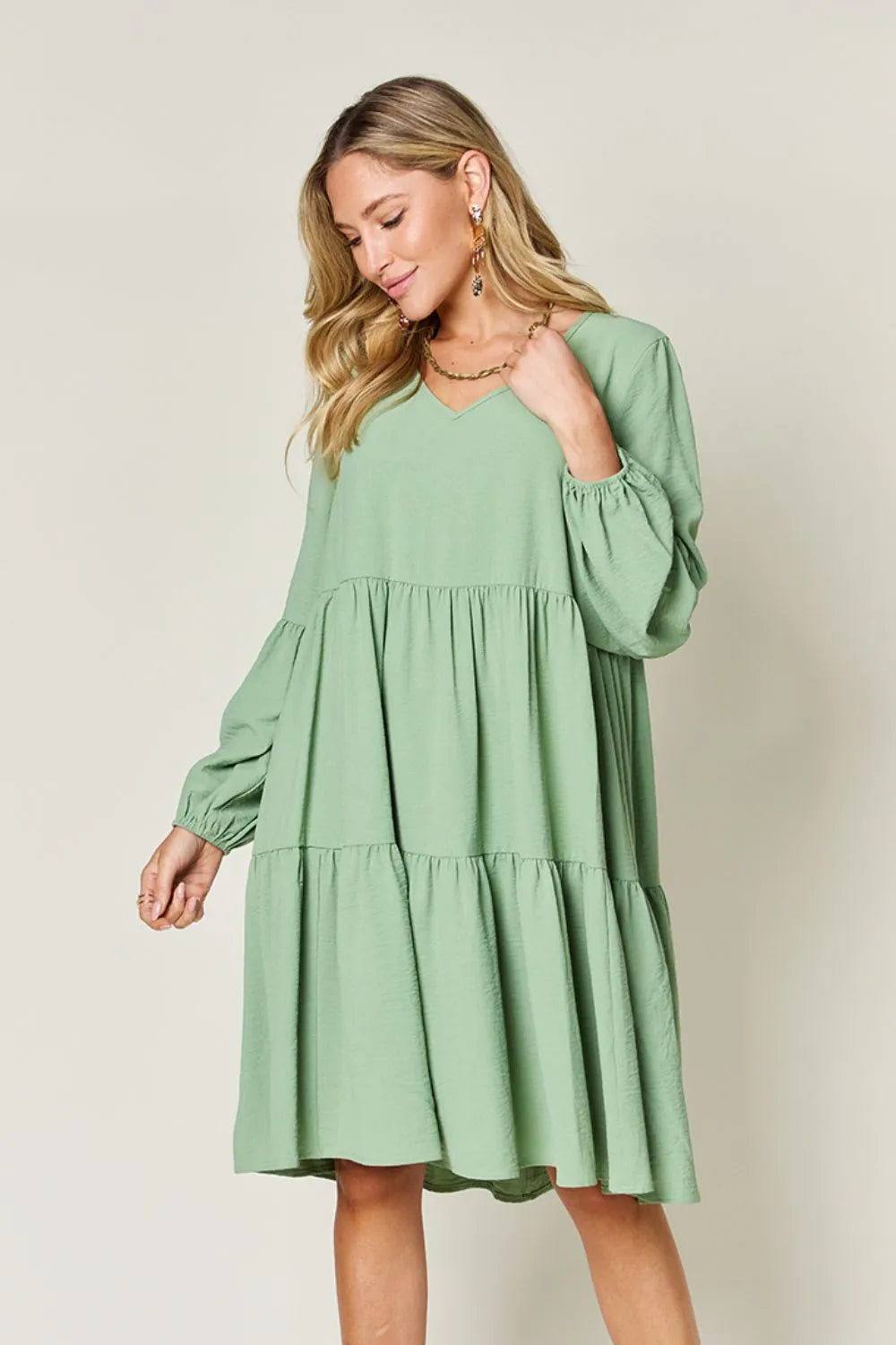 V-Neck Balloon Sleeve Tiered Dress – Flowy, Chic & With Pockets