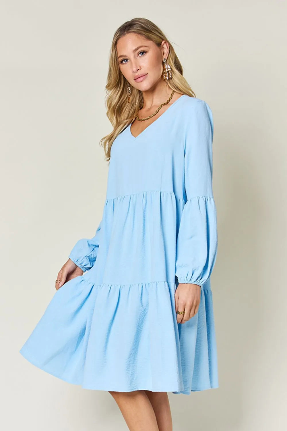 V-Neck Balloon Sleeve Tiered Dress – Flowy, Chic & With Pockets