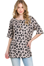 BOMBOM Button Detail Exposed Seam Leopard Half Sleeve Top