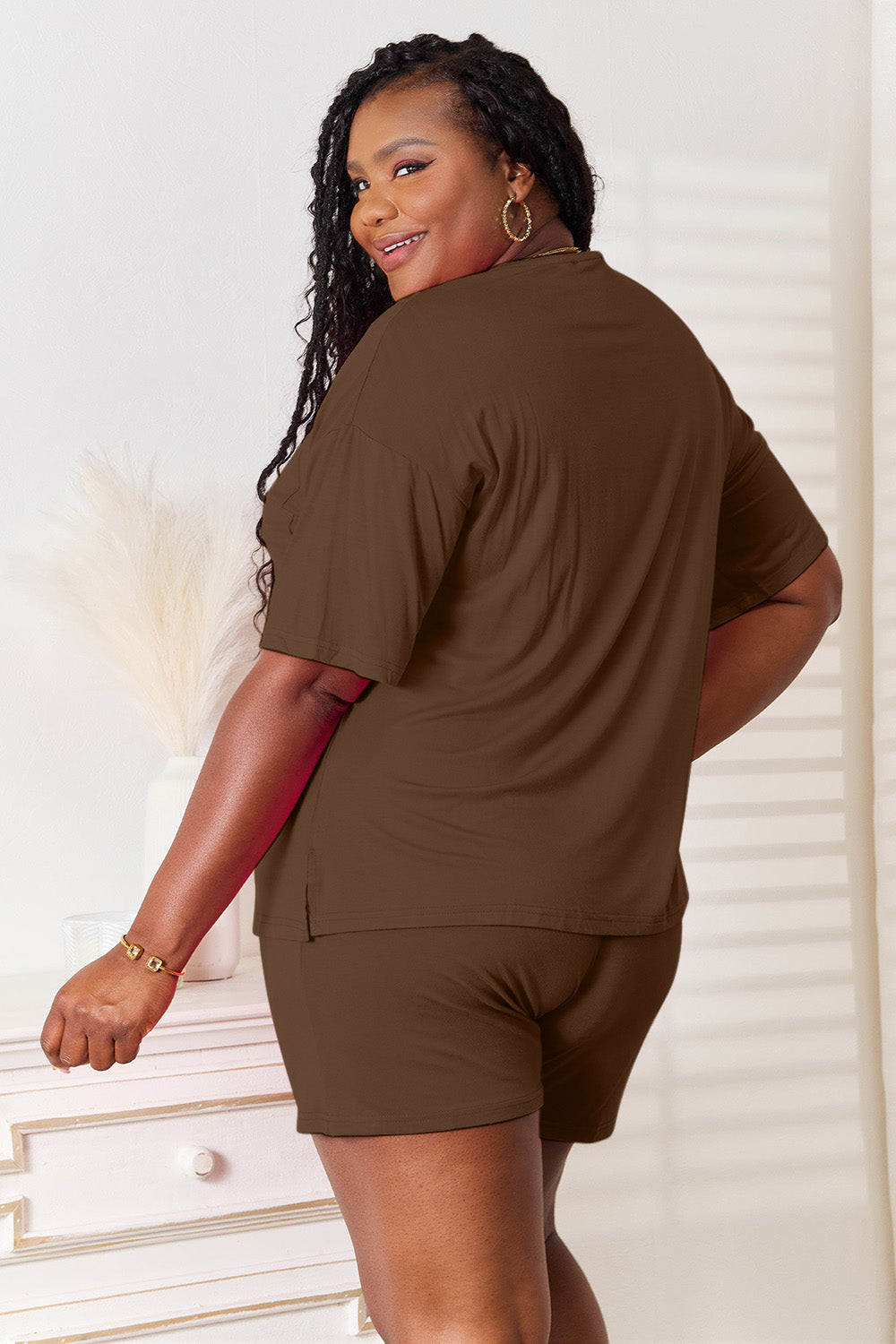 Stretchy Half-Sleeve Top & Shorts Set – Comfy, Flattering & Versatile