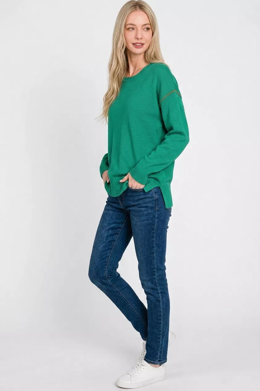 Forest green contrast-trim round-neck knit top, long sleeves and relaxed fit