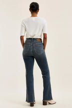 High-waist straight dark blue jeans with frayed hem and back yoke pockets