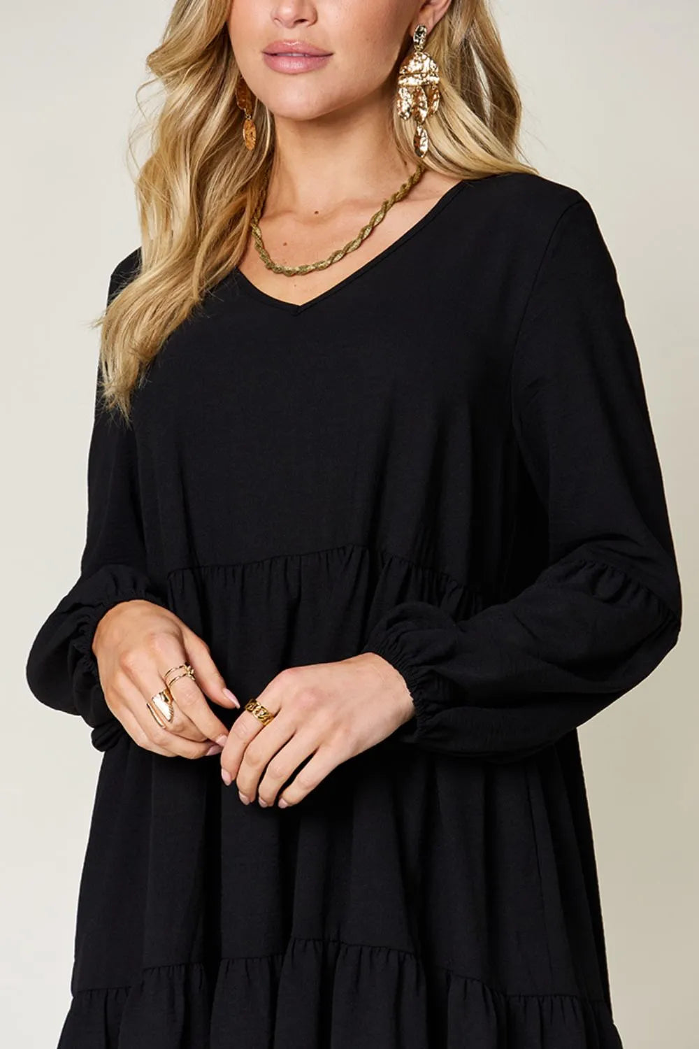 V-Neck Balloon Sleeve Tiered Dress – Flowy, Chic & With Pockets