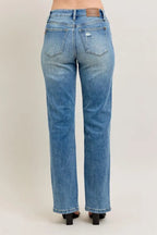 Women's high-waist straight jeans in blue wash denim with back seam and back pockets