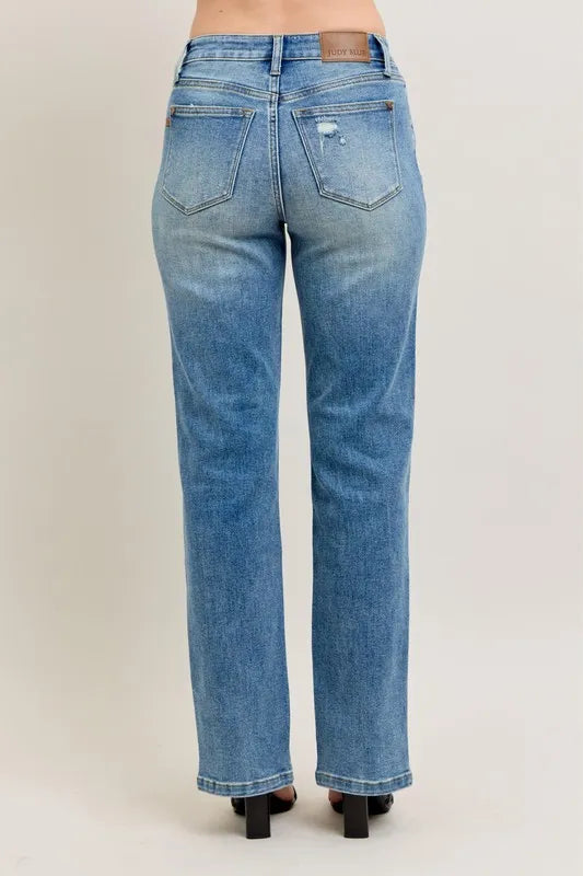 Women's high-waist straight jeans in blue wash denim with back seam and back pockets