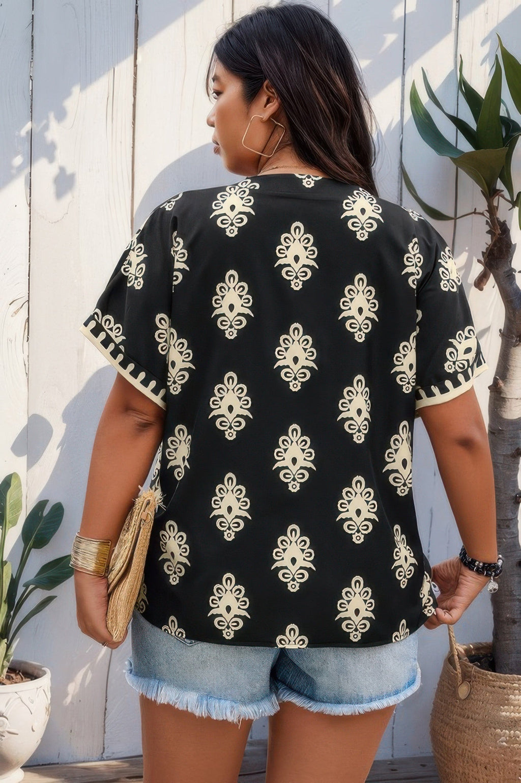 Dreamkue Curvy Short Sleeve V Neck Printed Blouse