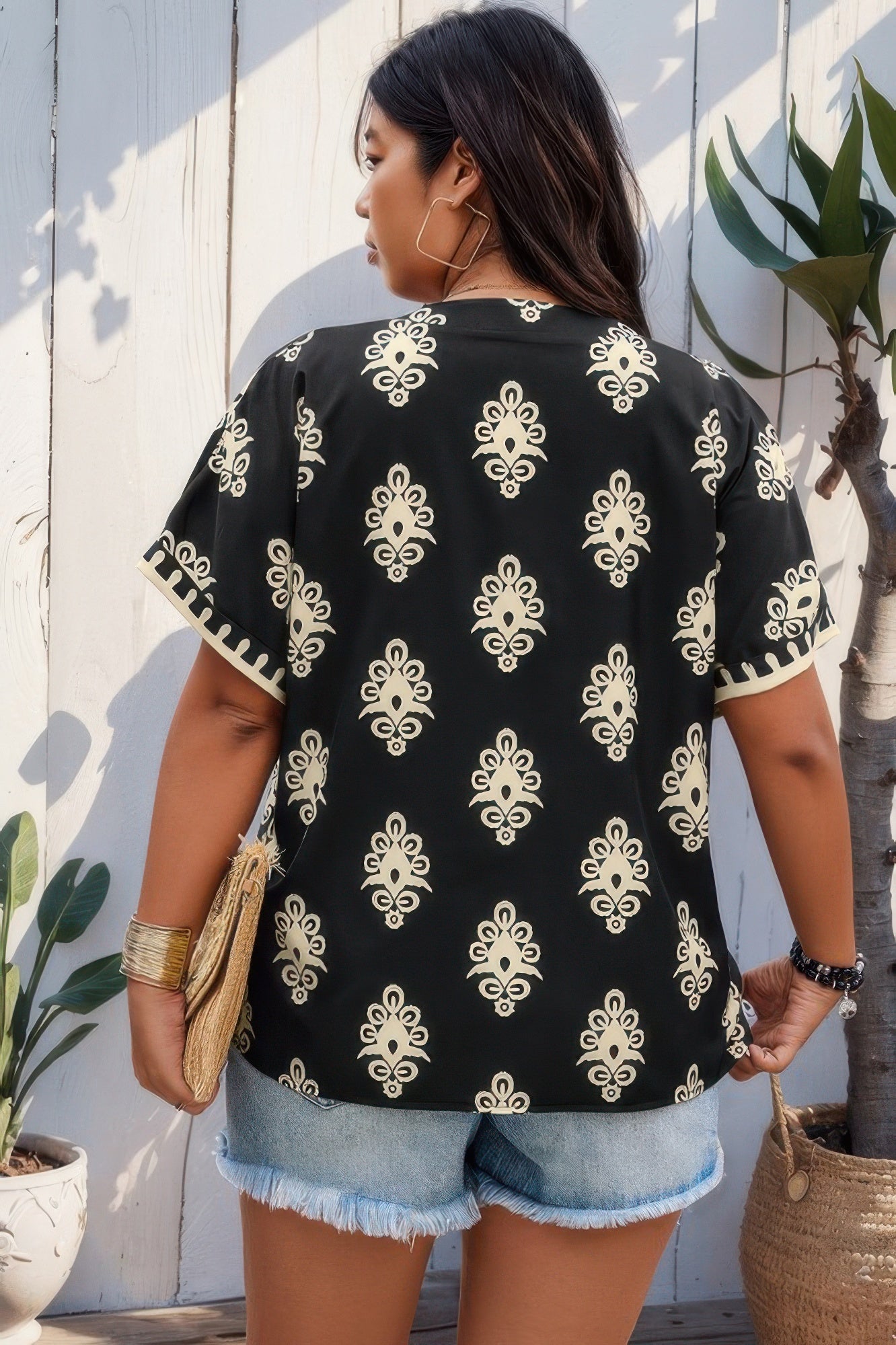 Dreamkue Curvy Short Sleeve V Neck Printed Blouse