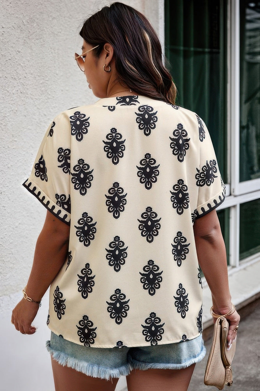 Dreamkue Curvy Short Sleeve V Neck Printed Blouse