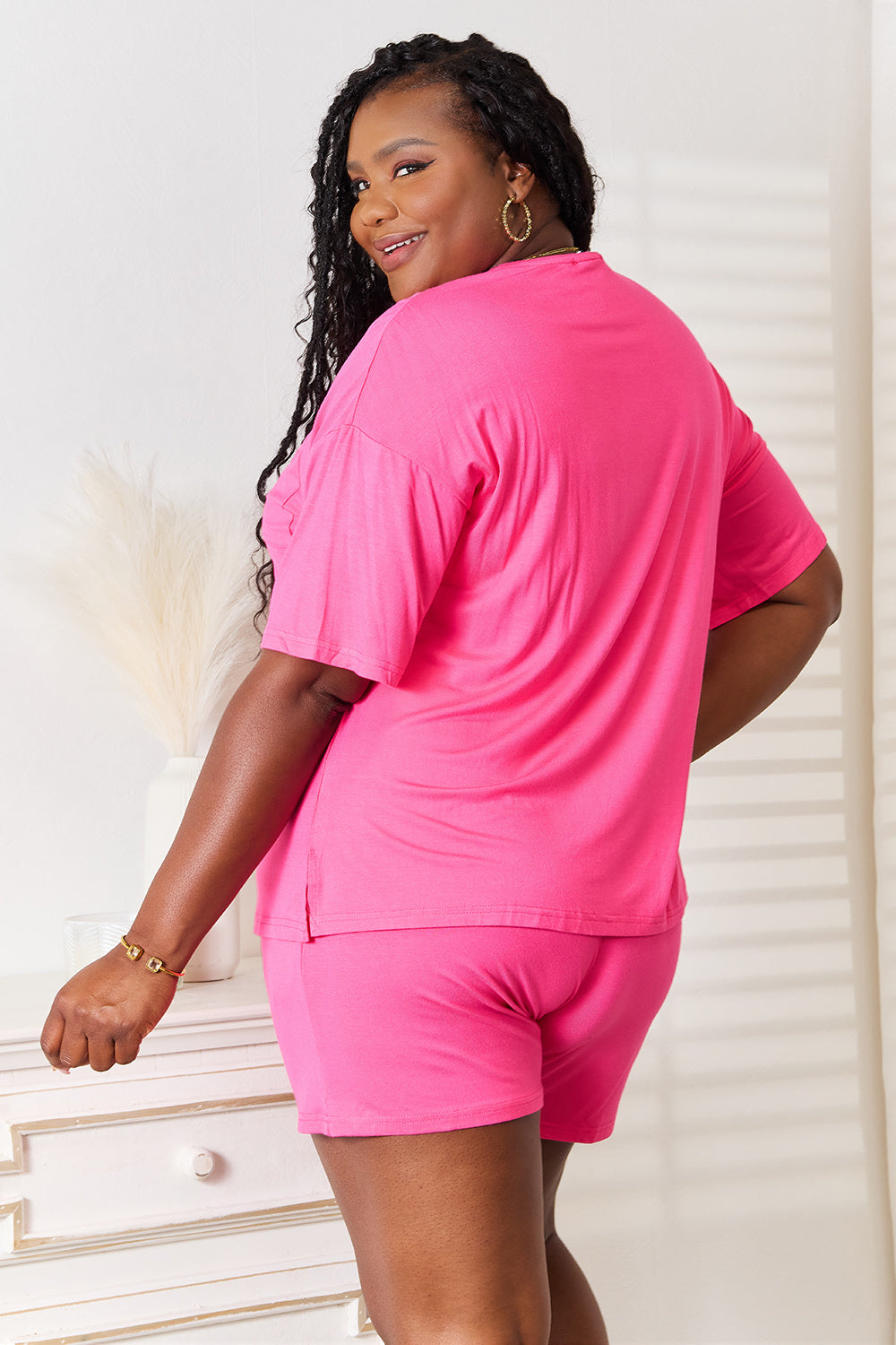 Stretchy Half-Sleeve Top & Shorts Set – Comfy, Flattering & Versatile