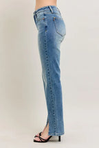 Women's high-waist straight jeans in blue wash with back pockets and leg slit hems