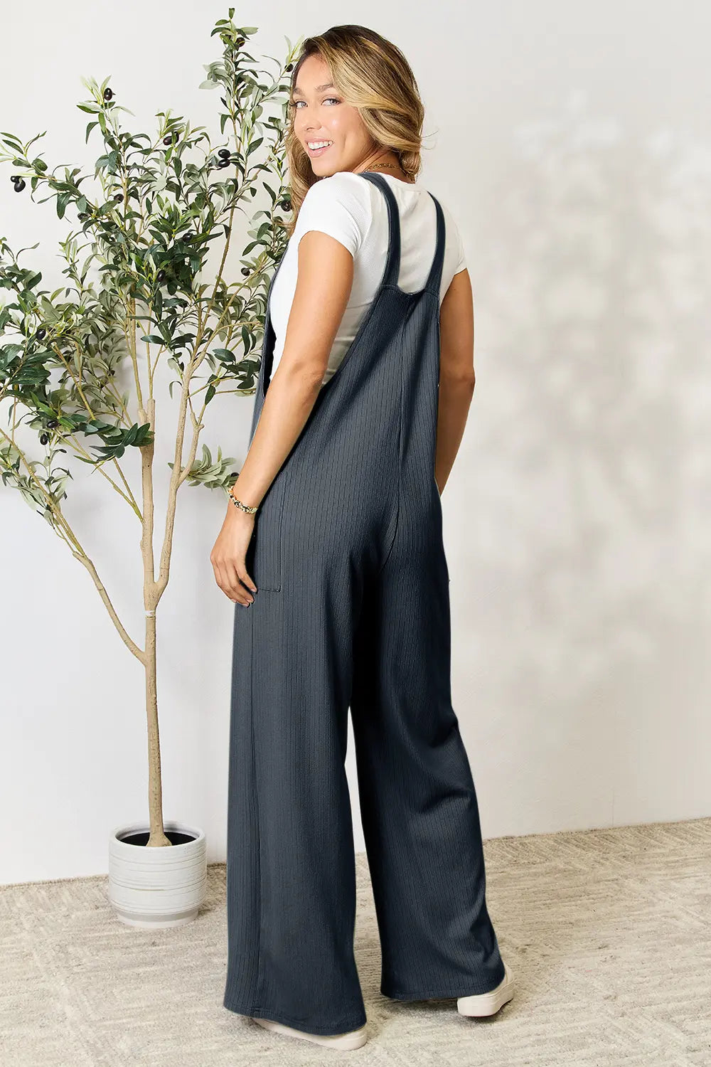 Wide Strap Overalls with Pockets – Relaxed Fit & Everyday Style