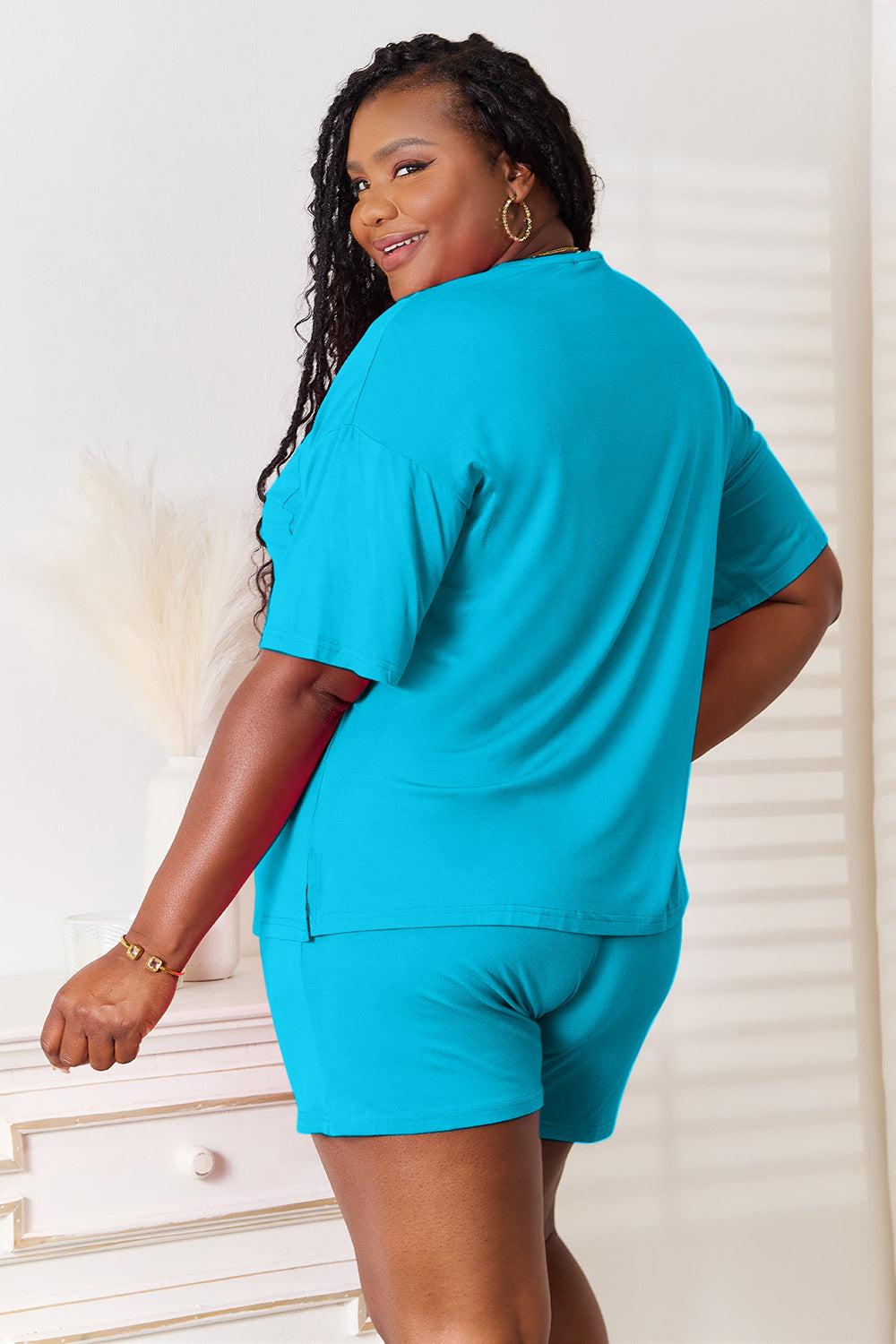 Stretchy Half-Sleeve Top & Shorts Set – Comfy, Flattering & Versatile