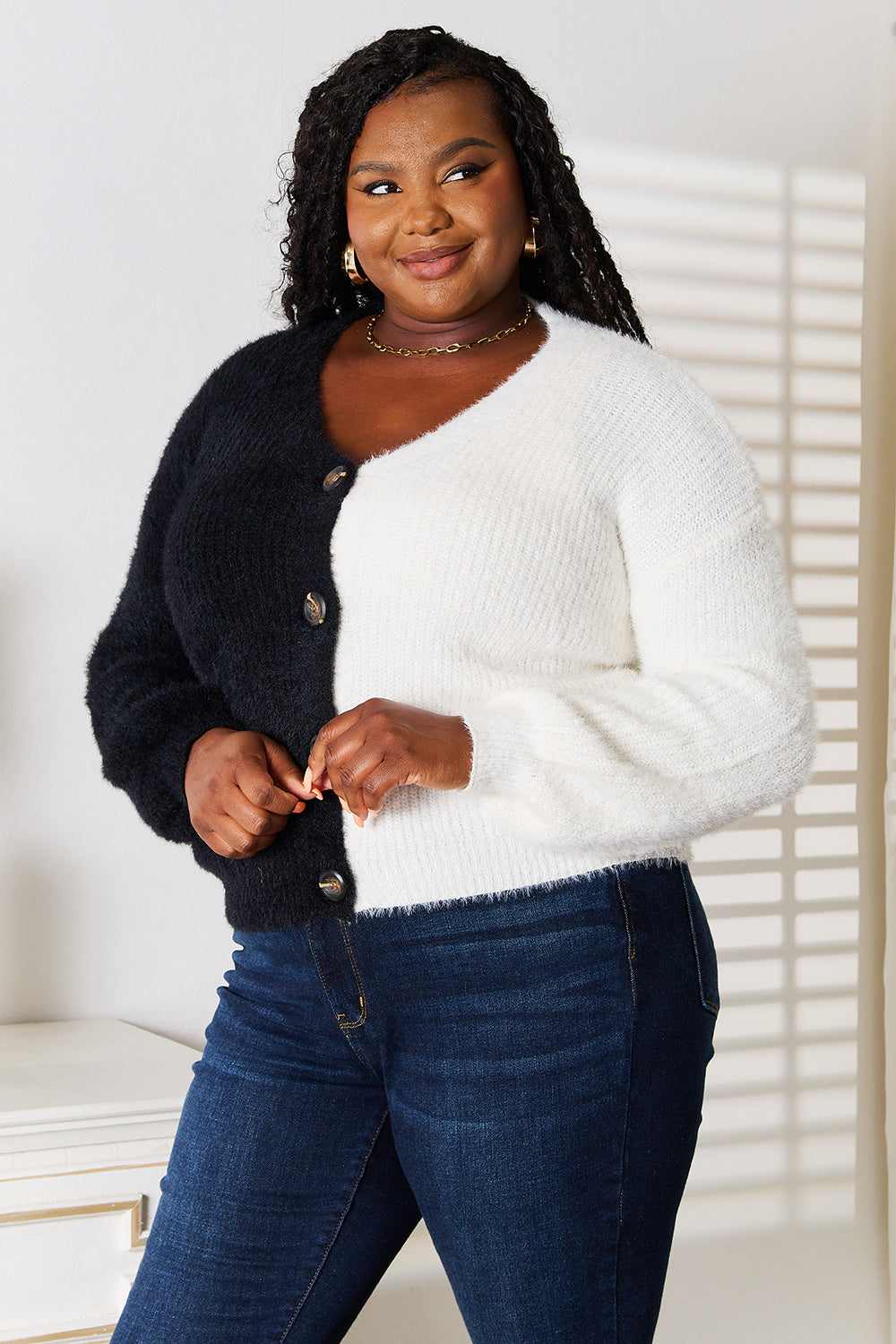 Contrast V-Neck Cardigan – Chic, Feminine & Perfect for Layering