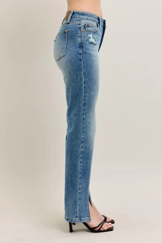 Women's high-waist straight jeans in blue wash denim with back pockets and slit hem