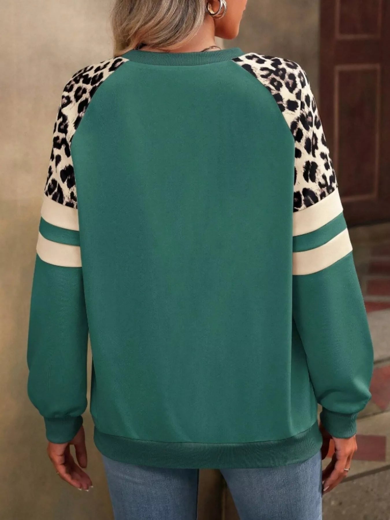 Leopard Round Neck Raglan Sleeve Sweatshirt – Trendy Casual Style