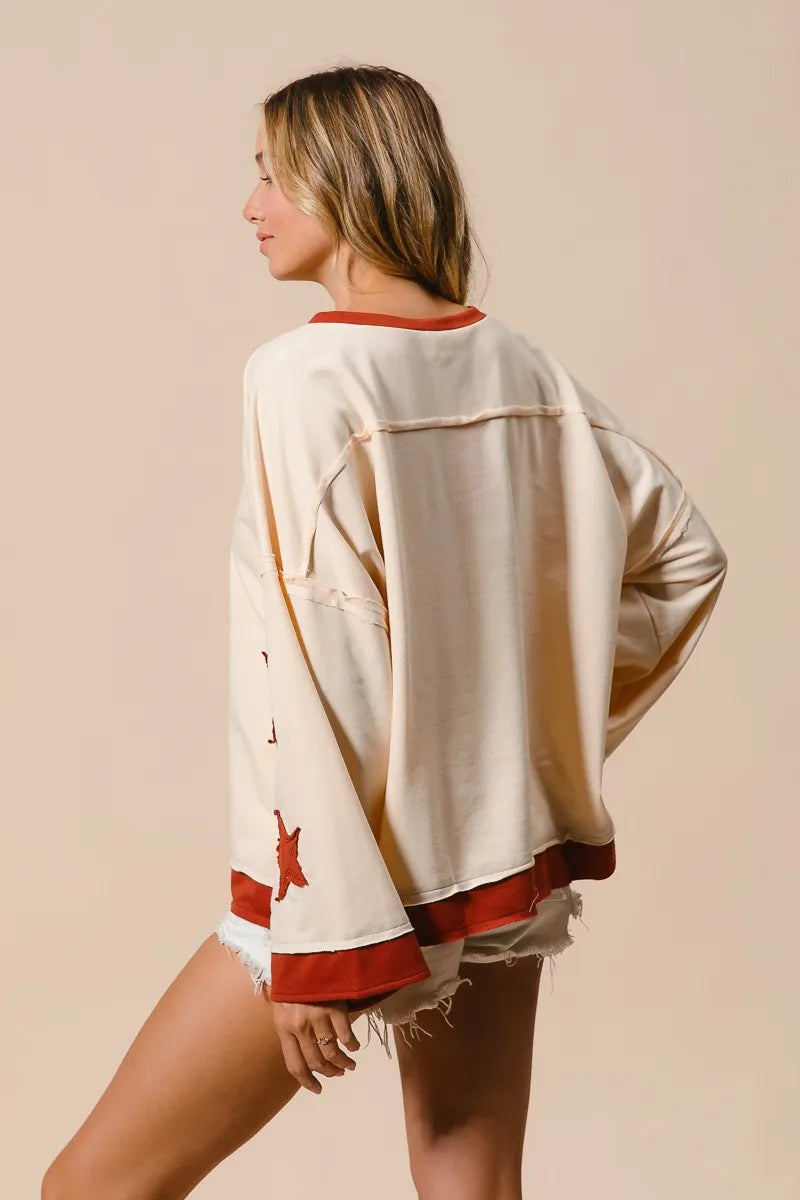 Oversized Cream Sweatshirt with Red Star Graphics – Casual Streetwear