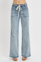 Risen Straight Leg Jeans with Pockets