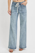 Risen Straight Leg Jeans with Pockets