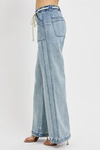Risen Straight Leg Jeans with Pockets