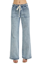 Risen Straight Leg Jeans with Pockets