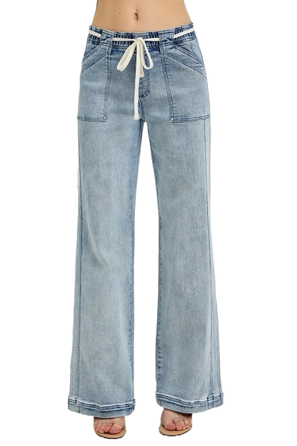 Risen Straight Leg Jeans with Pockets