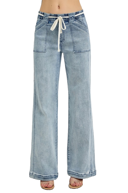 Risen Straight Leg Jeans with Pockets