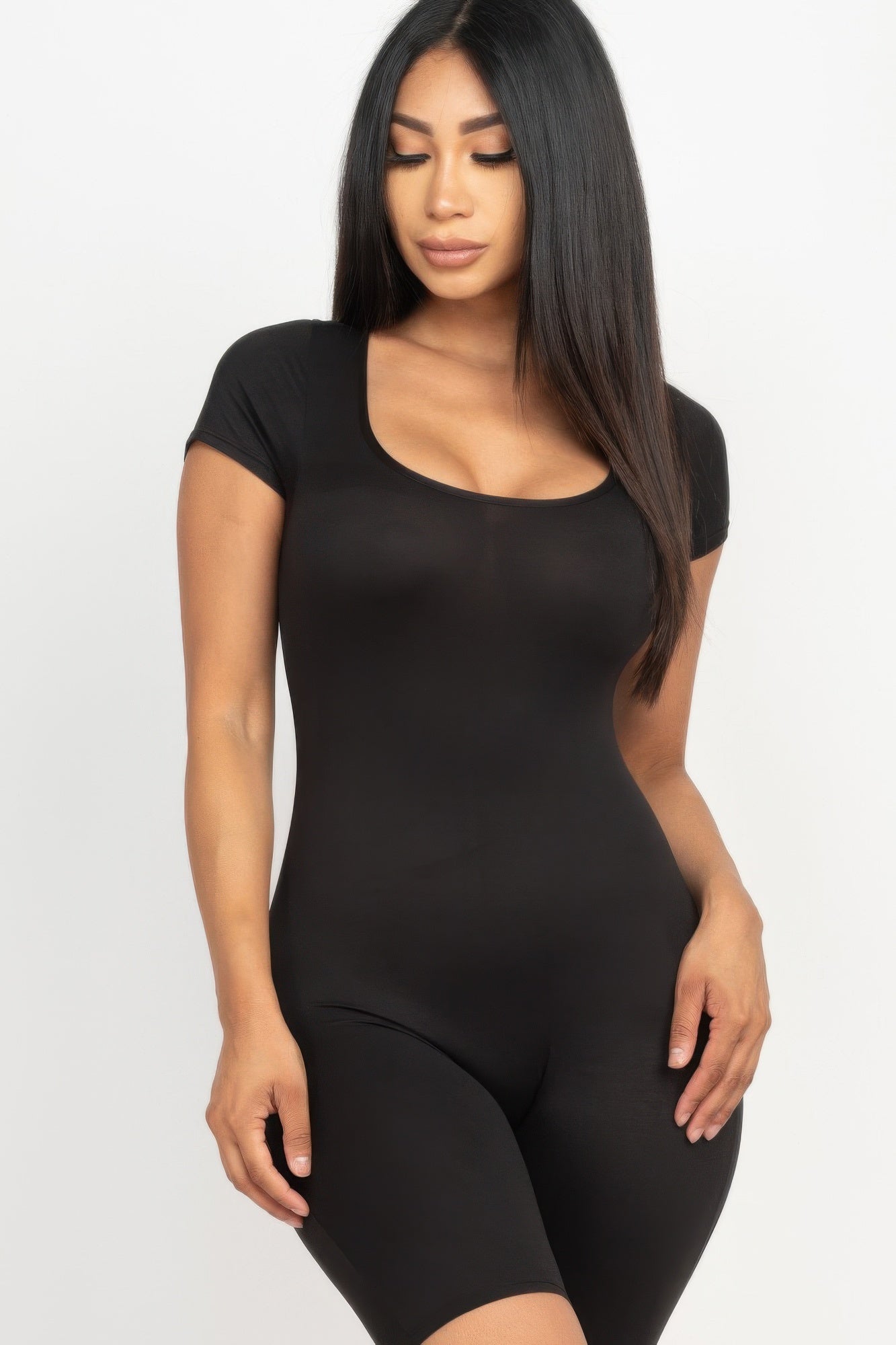 Short Sleeve Scoop Neck Bodycon Romper – Sleek, Stretchy & Stylish