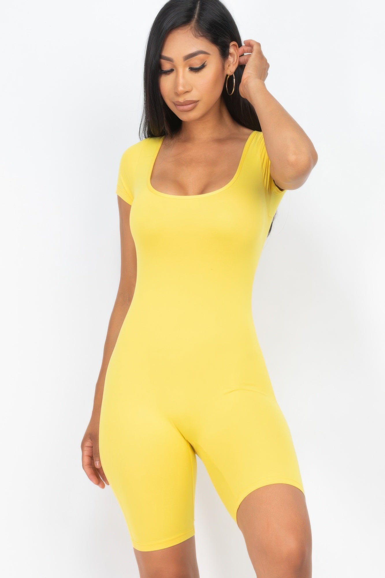 Short Sleeve Scoop Neck Bodycon Romper – Sleek, Stretchy & Stylish